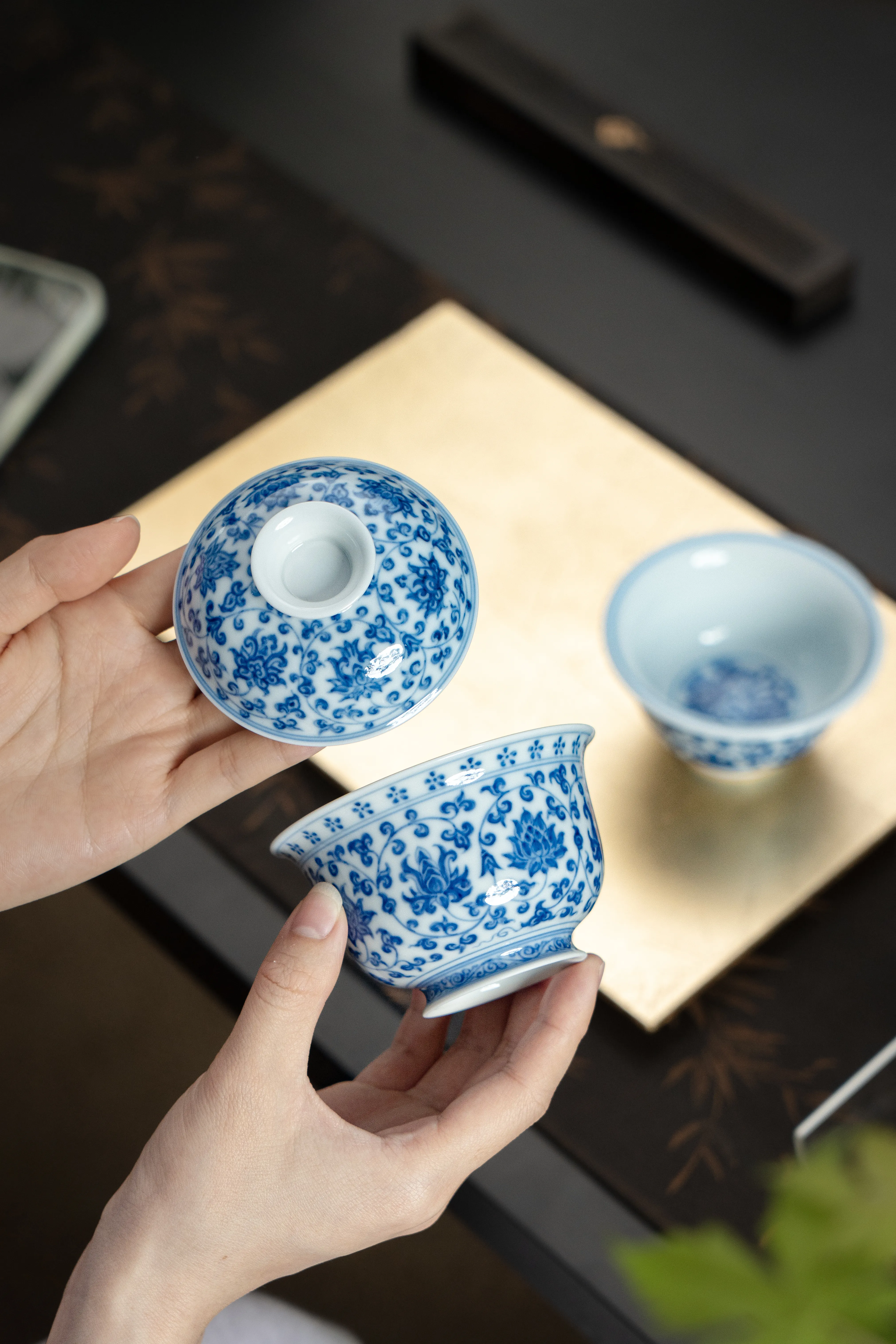 青花缠枝莲套组