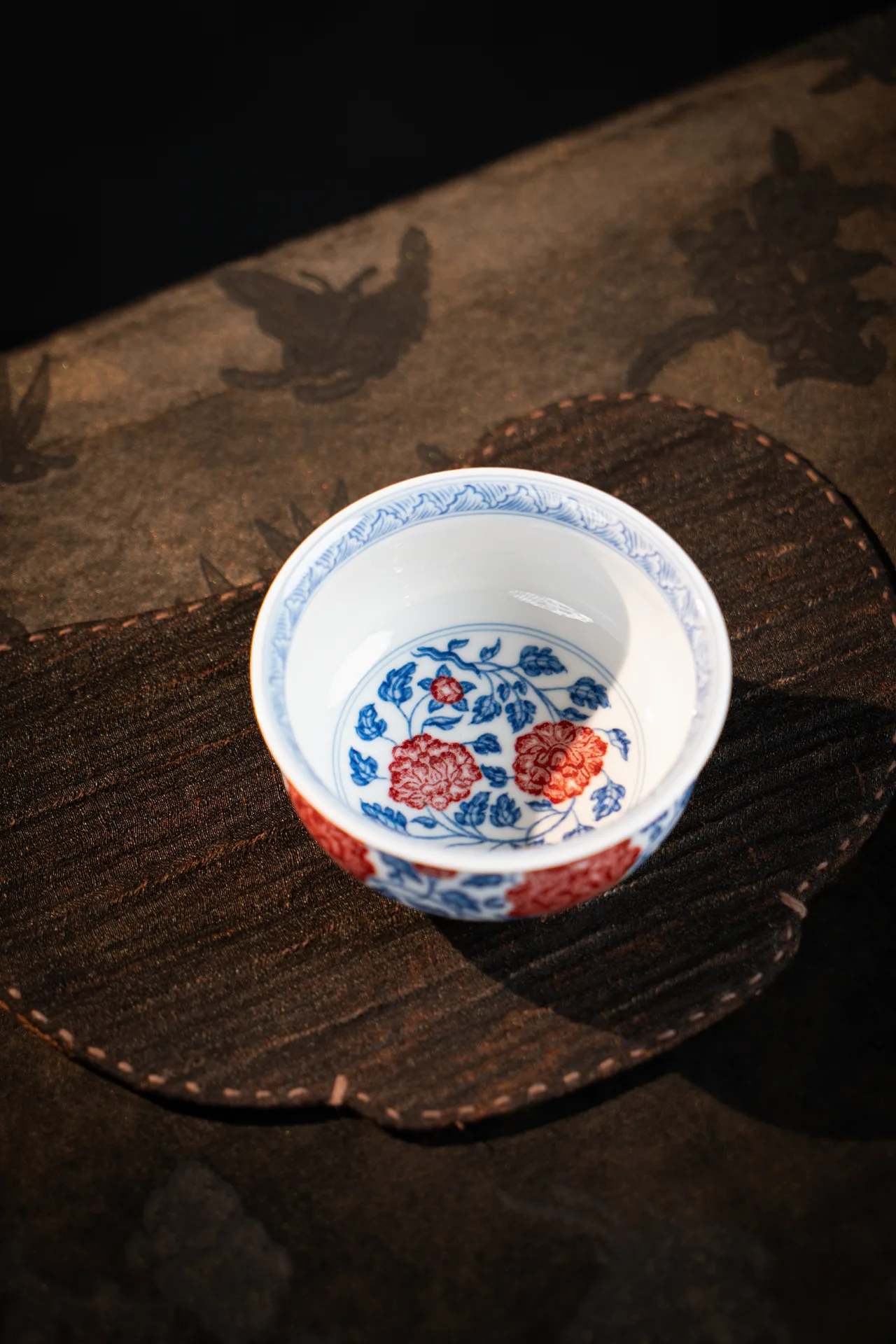 青花釉里红缠枝牡丹套组