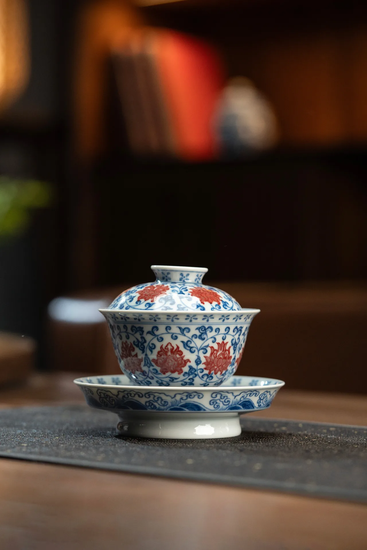 青花釉里红缠枝莲套组