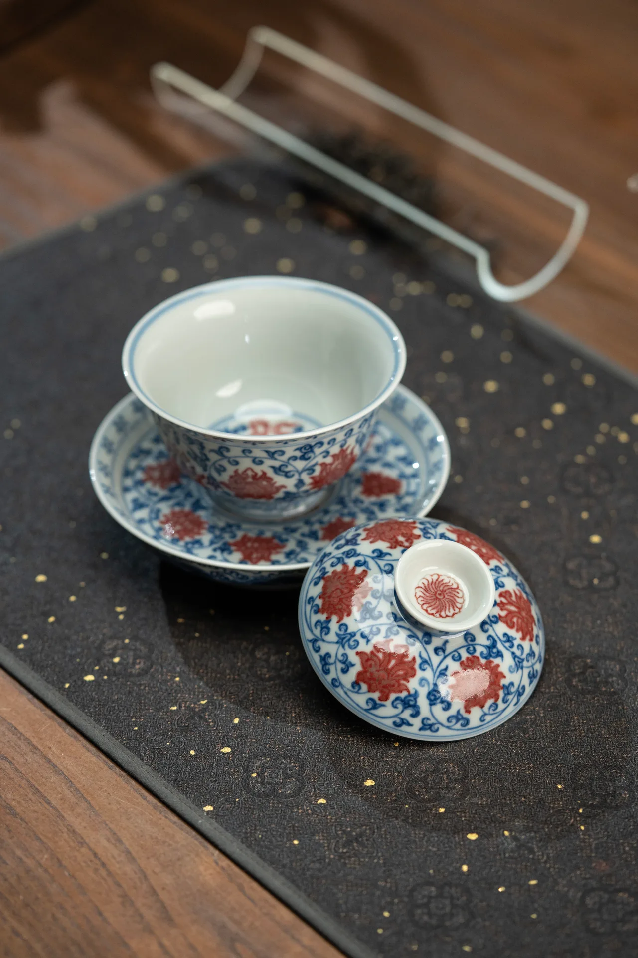 青花釉里红缠枝莲套组