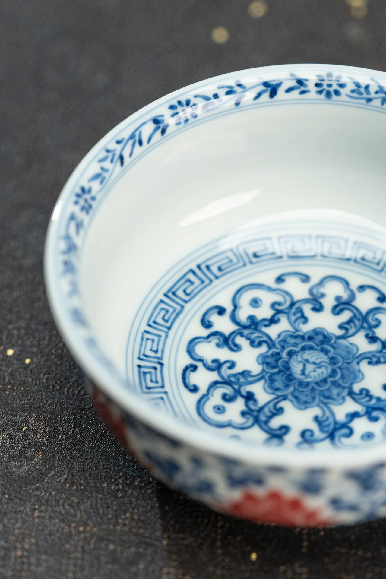 青花釉里红缠枝莲套组